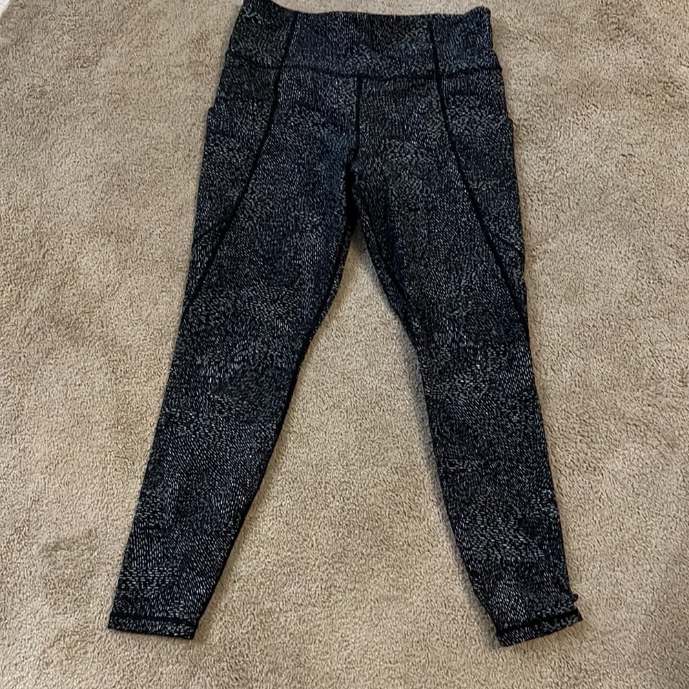 Athleta Salutation Stash pocket Tight